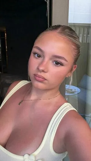 Brooke Marsden OnlyFans Leaked Free Thumbnail Picture - #8CRsd6A6V7
