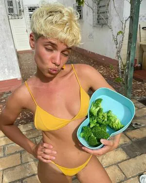 Bruna Linzmeyer OnlyFans Leaked Free Thumbnail Picture - #9y0mg0bnda