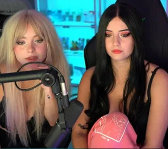 Burch Twins OnlyFans Leaked Free Thumbnail Picture - #5SNRdmnqa1