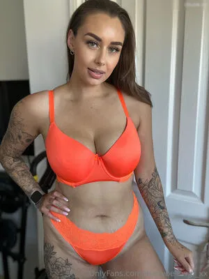 Busty Belle OnlyFans Leaked Free Thumbnail Picture - #1v2HayP1Rd