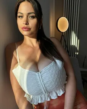 Busty Emily OnlyFans Leaked Free Thumbnail Picture - #CqaZAAzVH5