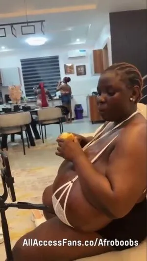 Busty Vivian OnlyFans Leaked Free Thumbnail Picture - #YnBuCcC3OR