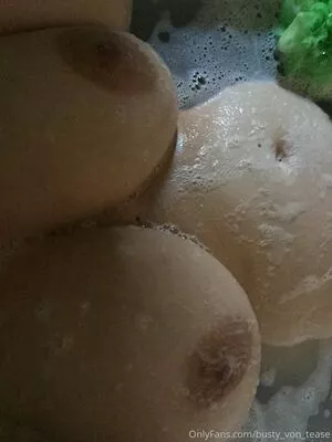 Busty Von Tease OnlyFans Leaked Free Thumbnail Picture - #3TEeOn0vXH