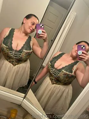 Bustybae95 OnlyFans Leaked Free Thumbnail Picture - #nYiuGwONYx