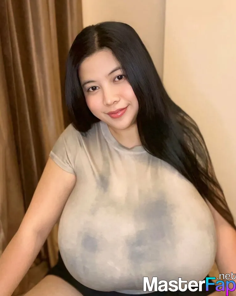 bustyzoe