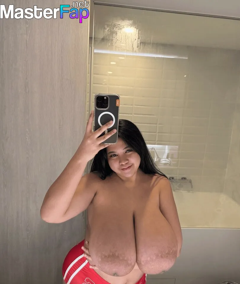 bustyzoe