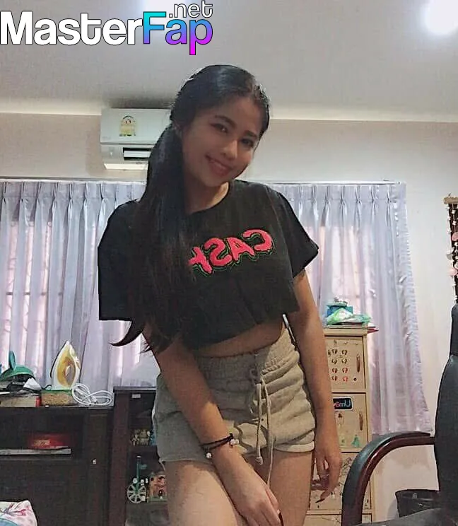 bustyzoe