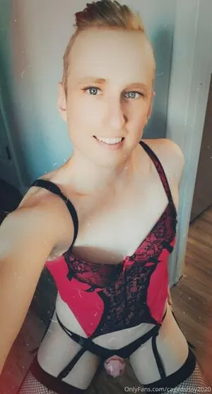 Cagedsissy2020 OnlyFans Leaked Free Thumbnail Picture - #xesvhggica