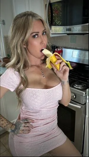 Capri Cavanni OnlyFans Leaked Free Thumbnail Picture - #4wf5uxcKeU