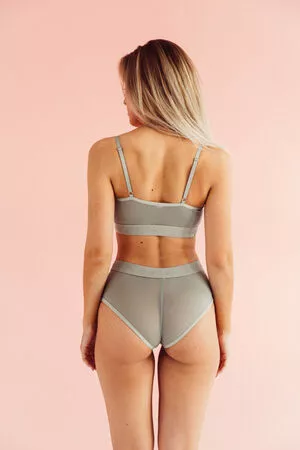 Cara Loves Lingerie OnlyFans Leaked Free Thumbnail Picture - #ltrkmomamd