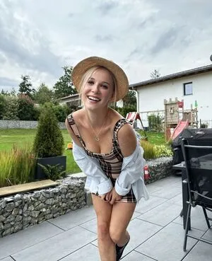 Carina Tong OnlyFans Leaked Free Thumbnail Picture - #8eRLMhQ4C0