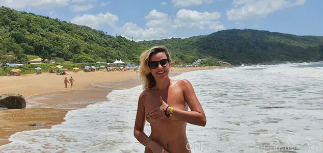 Carinamoreschi OnlyFans Leaked Free Thumbnail Picture - #IT0xsd04tO