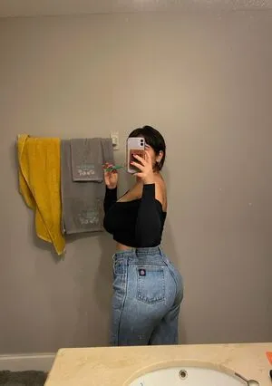 Carishina98 OnlyFans Leaked Free Thumbnail Picture - #4wkc77UwXe