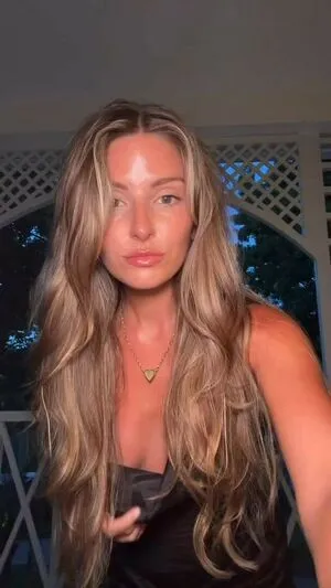 Carla Bezanson OnlyFans Leaked Free Thumbnail Picture - #CPFj23m4bw