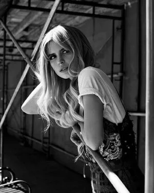 Carlson Young OnlyFans Leaked Free Thumbnail Picture - #3AHYXGPzIS