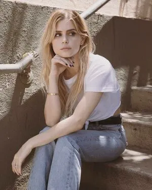 Carlson Young OnlyFans Leaked Free Thumbnail Picture - #GpuDbp5lAV