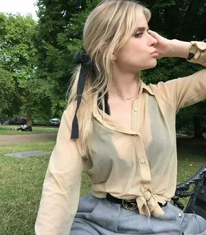 Carlson Young OnlyFans Leaked Free Thumbnail Picture - #WXKWS25x7y