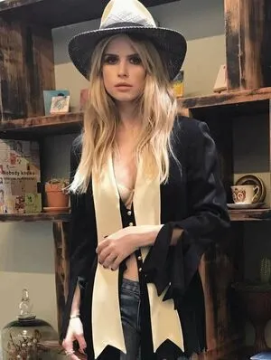 Carlson Young OnlyFans Leaked Free Thumbnail Picture - #WwTiXmb0us