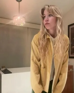 Carly Rae Jepsen OnlyFans Leaked Free Thumbnail Picture - #DyNuqT68FJ