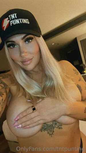 Carlyelectriclive OnlyFans Leaked Free Thumbnail Picture - #avDyyMPdUq
