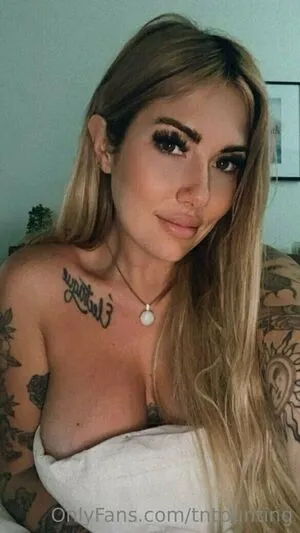 Carlyelectriclive OnlyFans Leaked Free Thumbnail Picture - #mQ62UoefSB