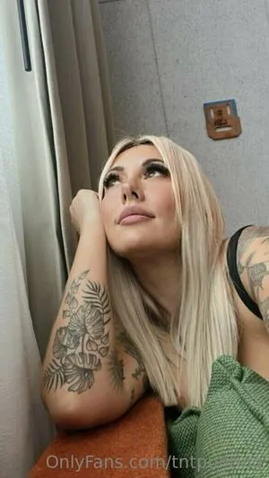 Carlyelectriclive OnlyFans Leaked Free Thumbnail Picture - #wrgQ5qiqzo