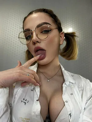 Carlyonlycarly OnlyFans Leaked Free Thumbnail Picture - #M0AQB3zh1V