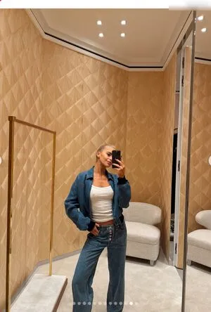 Caro Daur OnlyFans Leaked Free Thumbnail Picture - #D1REIJljok