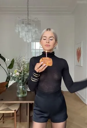 Caro Daur OnlyFans Leaked Free Thumbnail Picture - #RgzngizMMd