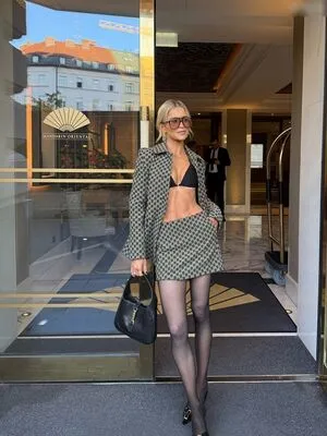 Caro Daur OnlyFans Leaked Free Thumbnail Picture - #wT1Aq6o8fe