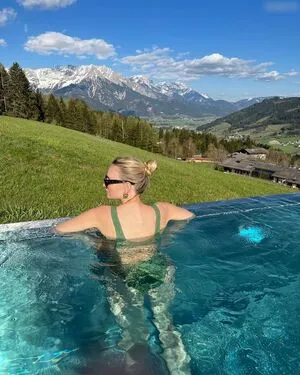 Carolin Niemczyk OnlyFans Leaked Free Thumbnail Picture - #HI9zCVZBnc