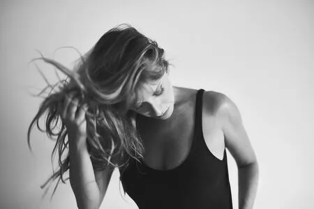 Caroline Abras OnlyFans Leaked Free Thumbnail Picture - #DfhOnOOLml