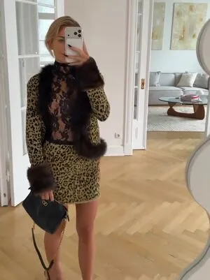 Caroline Daur OnlyFans Leaked Free Thumbnail Picture - #HRbYvRK064