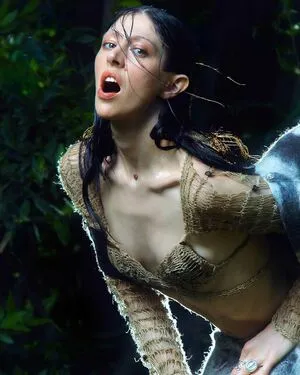 Caroline Polachek OnlyFans Leaked Free Thumbnail Picture - #V4fET8425k