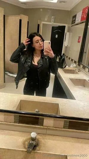 Carolinee2000 OnlyFans Leaked Free Thumbnail Picture - #PEAAER6zsp