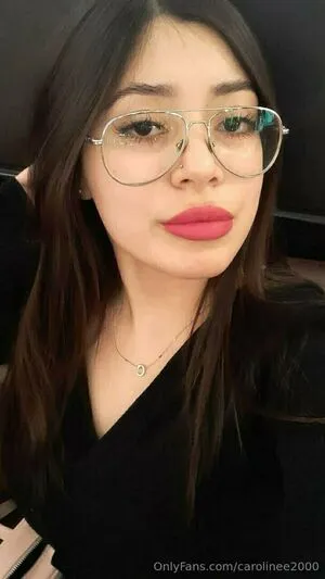 Carolinee2000 OnlyFans Leaked Free Thumbnail Picture - #xHaa2krp3d