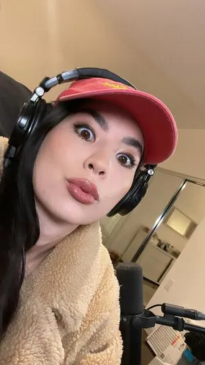 Carolinekwan OnlyFans Leaked Free Thumbnail Picture - #4kc518ISUp