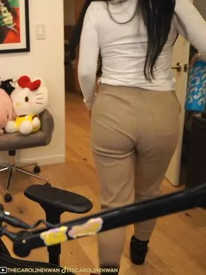 Carolinekwan OnlyFans Leaked Free Thumbnail Picture - #7zZn6g4Dga