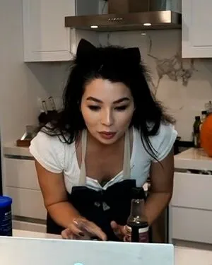 Carolinekwan OnlyFans Leaked Free Thumbnail Picture - #icMooIjPP8