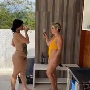 Casal Praiano Praiano OnlyFans Leaked Free Thumbnail Picture - #L51v4Dahez
