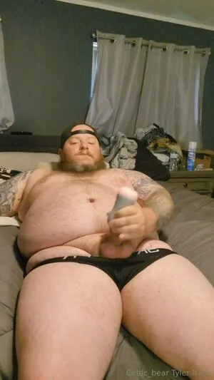 Celtic Bear OnlyFans Leaked Free Thumbnail Picture - #tYoUNRikez