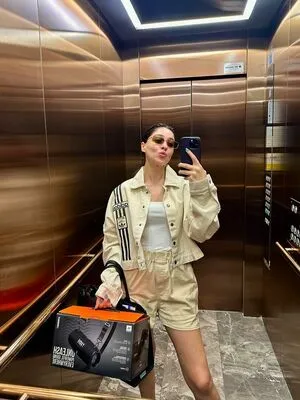 Cemre Baysel OnlyFans Leaked Free Thumbnail Picture - #E7NkCZjYYA