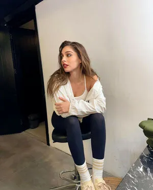 Cemre Baysel OnlyFans Leaked Free Thumbnail Picture - #GFQSpQs3Mi
