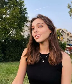 Cemre Baysel OnlyFans Leaked Free Thumbnail Picture - #ayhG864e4Y