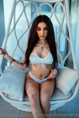 Champagneemammmi OnlyFans Leaked Free Thumbnail Picture - #SG9QlYRpHI