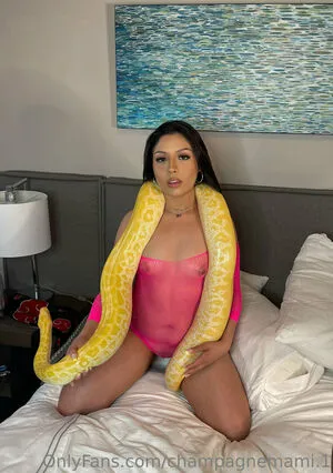 Champagnemami OnlyFans Leaked Free Thumbnail Picture - #sneIuq54gf