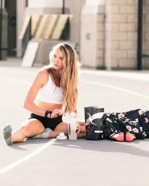 Chari Hawkins OnlyFans Leaked Free Thumbnail Picture - #hl9qvhVKns