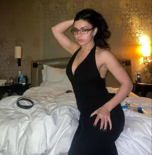 Charli XCX OnlyFans Leaked Free Thumbnail Picture - #GZyrDjdjid