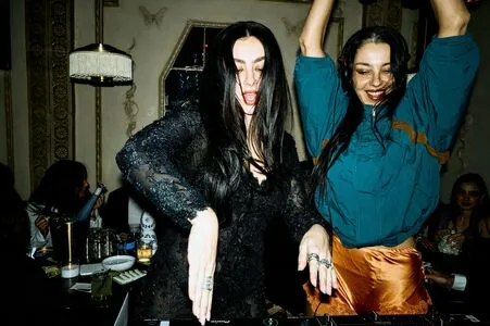 Charli XCX OnlyFans Leaked Free Thumbnail Picture - #GudoMM6KYJ