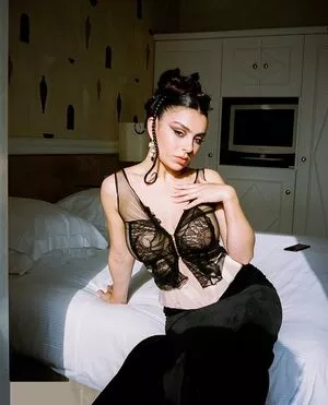 Charli XCX OnlyFans Leaked Free Thumbnail Picture - #SOUNz2lTkI